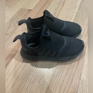 Boys size 1 adidas amd all black slip on sneakers